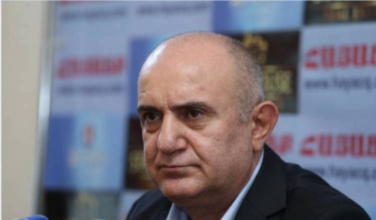 Հրապարակավ քննադատում են, տակից՝ պաշտպանում․ «Հրապարակ»