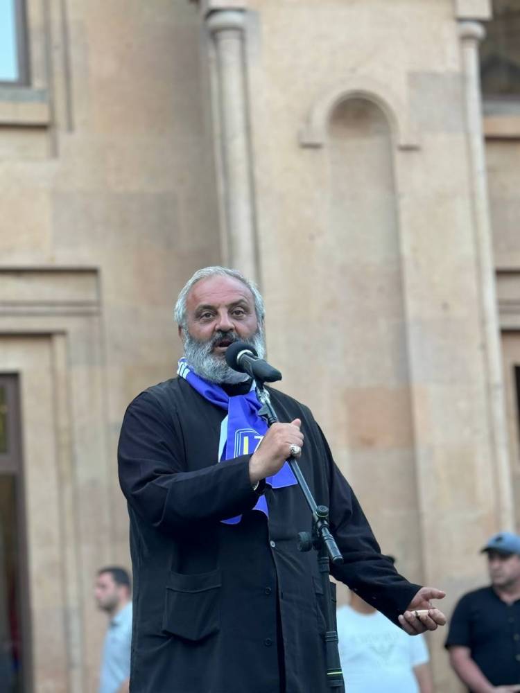 Բագրատ Սրբազանը հայտնեց՝ որոնք են լինելու Անցումային Կառավարության գործառույթները