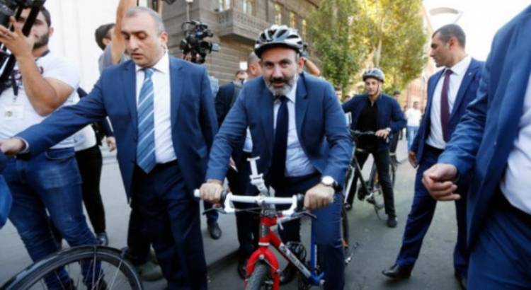 Հեծանիվի փnխարեն unւզանավի ղեկին էլ լինի, մեկ է, Նիկnլն ավարտված գnրծիչ է․ Շարմազանով