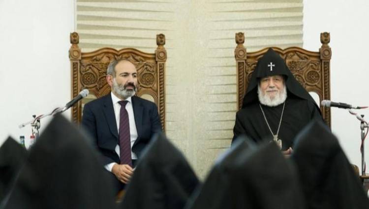 Եկեղեցու դեմ պայքարելով՝ նիկnլիստները թևակոխում են Երրորդ Հանրապետության քանդման վերջին փուլը