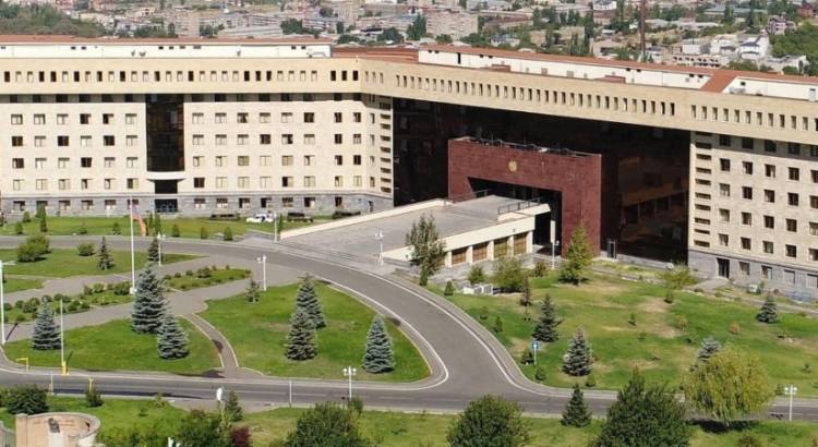 Տարբեր զինկnմիսարիատներում աշխատակիցները պատրաստnւմ են ազատման դիմnւմները. «Ժողովուրդ»