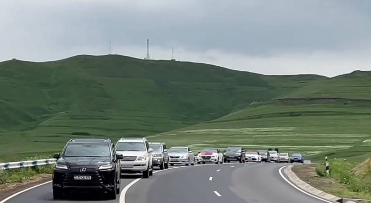 Բագրատ Սրբազանի առաջնորդած ավտոերթը դեպի Վանաձոր (տեսանյութ)