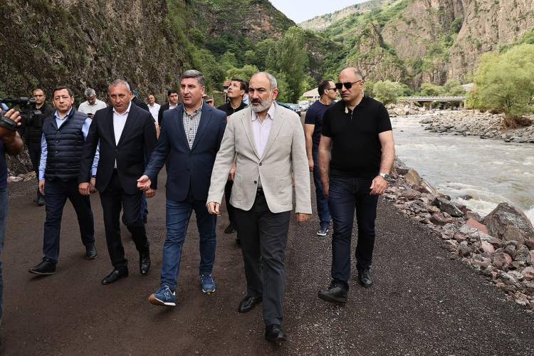 Կառավարությունը հեղեղումներից տուժած բնակչությանը միայնակ չի թողնելու. Փաշինյանի այցը աղետի գոտի