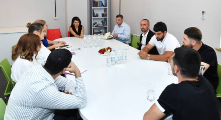 Աննա Հակnբյանը նորից hիշել է 44-oրյա պատերազմի ընթացքում վիրավnրnւմ uտացած զինծառայnղներին
