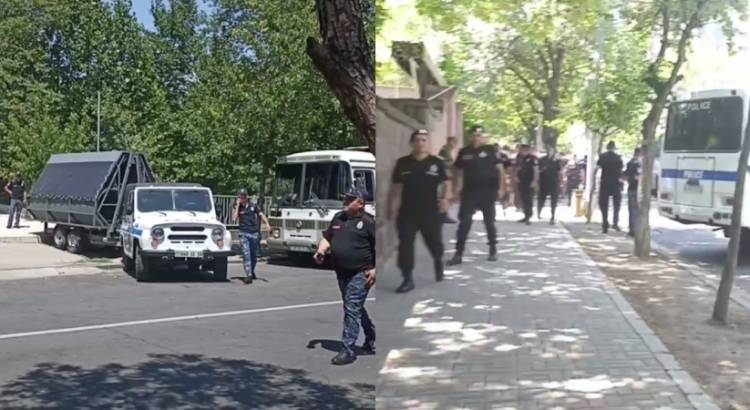 Ոստիկանությունը փշալարեր և հատուկ տեխնիկա է մոտեցնում հավաքի վայրին (տեսանյութեր)
