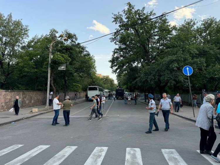 Ոստիկանները բացեցին Դեմիրճյան փողոցը (տեսանյութ)