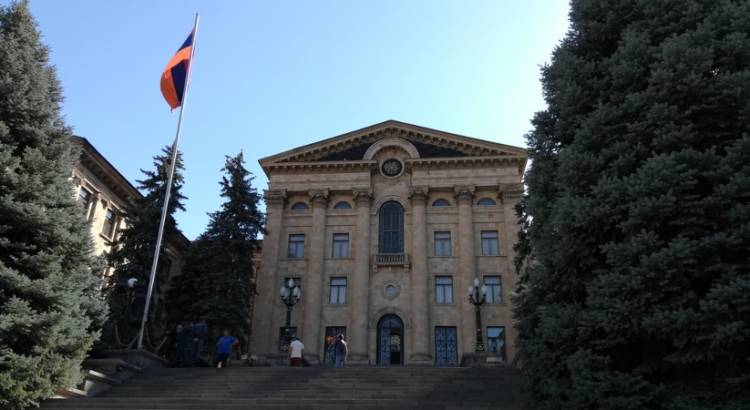 ԱԺ արտահերթ նիստում քննարկվելիք ուղերձն ու հարակից փաստաթղթերը (լուսանկարներ)