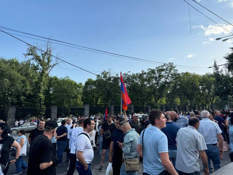 Բաղրամյան պողոտայում մեկնարկում է Սրբազան պայքարի հավաքը․ պողոտան՝ այս պահին (տեսանյութեր)
