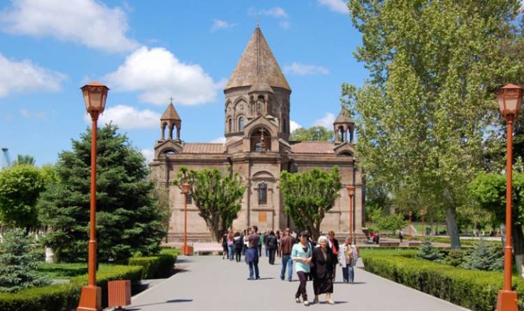 Հայ առաքելական եկեղեցին առաջին հերթին հայ ժողովրդի համար ազգային բարոյականության ուղենիշ է. «Փաստ»