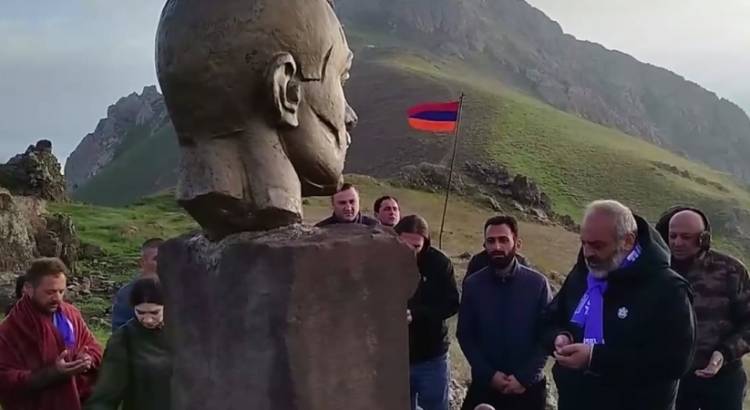 «Այստեղ արձագանքները միայն հաղթանակի մասին են»․ Սրբազանը Նժդեհի կիսանդրու մոտ է եղել (տեսանյութ)