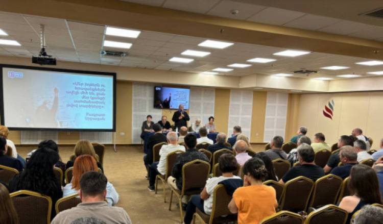 Սրբազանի հետ հանդիպումն անցել է բուռն մթնոլորտում․ խորհրդի ձևավորումը հետաձգվել է․ «Հրապարակ»