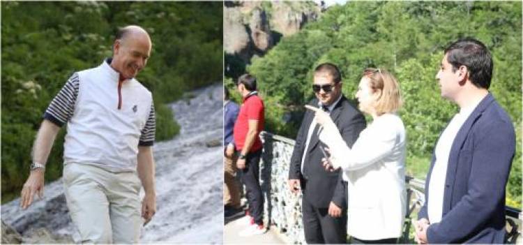 ԱՄՆ դեսպանը սենատորի հետ այցելել է Ջերմուկի «Ջրահարսի վարսեր» ջրվեժ