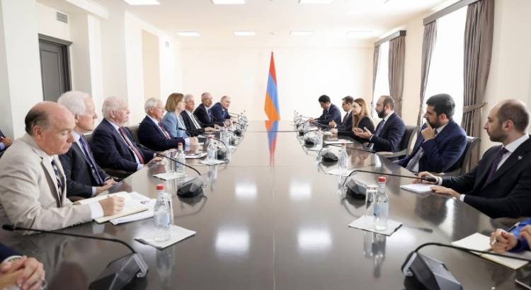 Արարատ Միրզոյանն ընդունել է ԱՄՆ սենատորի պատվիրակությանը․ ինչ են քննարկել
