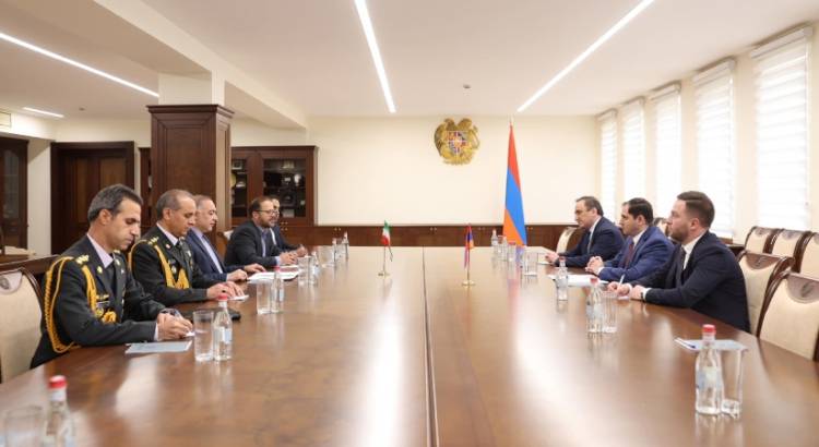 Պապիկյանն ընդունել է Իրանի դեսպանին