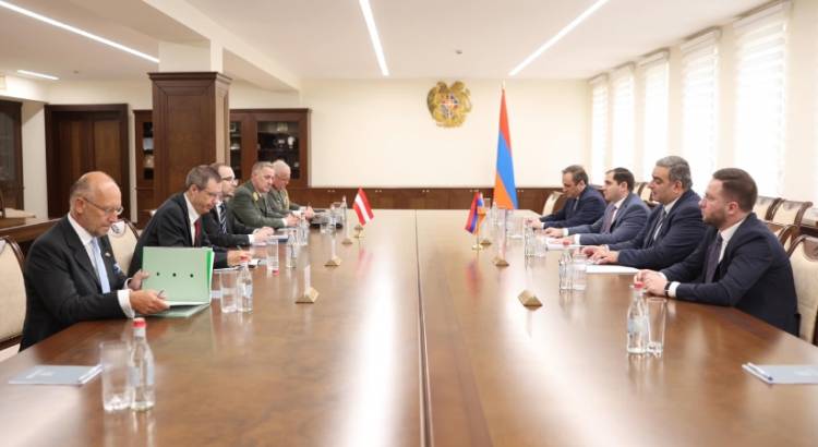 Պապիկյանն ընդունել է Ավստրիայի պաշտպանության դաշնային նախարարի գլխավոր քարտուղարին