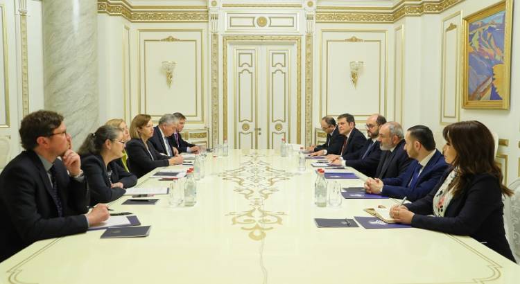 Փաշինյանն ընդունել է Սամանթա Փաուերի գլխավորած պատվիրակությանը