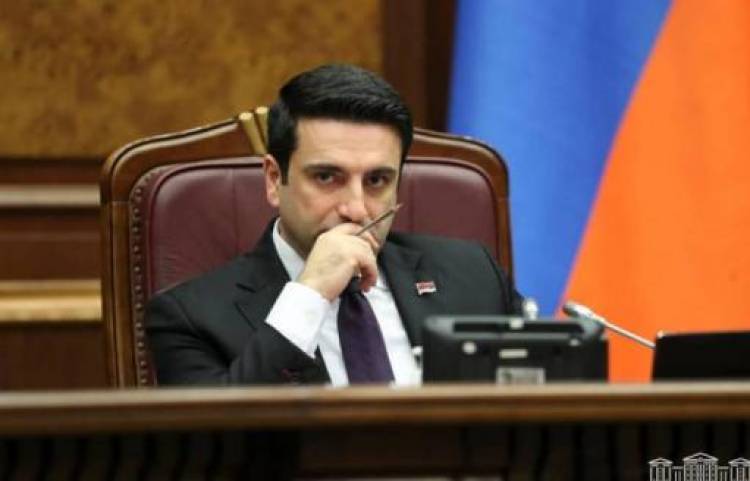 Ալեն Սիմոնյանի մանկության երազանքը սոցիոլոգ դառնա՞լն է եղել․ «Հրապարակ»