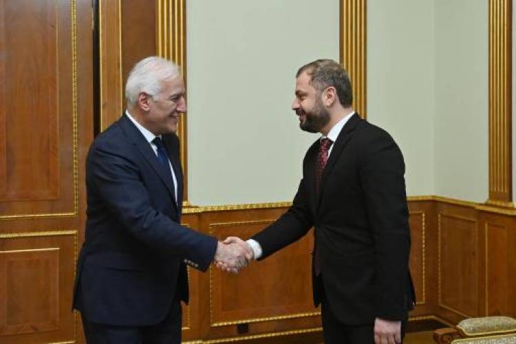 Դուք բավական բարդ ու կարևոր գերատեսչություն եք ղեկավարելու․ Խաչատուրյանը՝ Պապոյանին