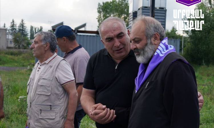 Հոգեւորականները չեն գնացել Սրբազանին ողջունելու․ «Հրապարակ»