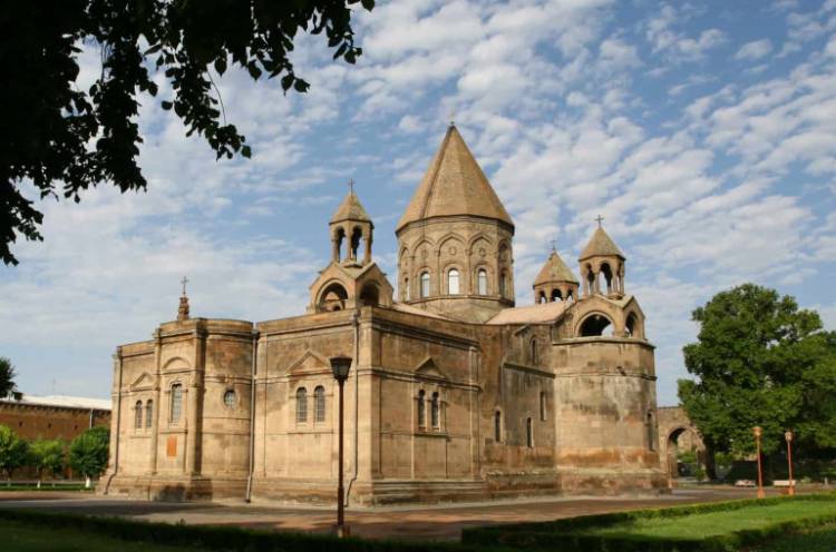 Այսօր Սբ. վկաներ Եվգենիոսի, Մակարիոսի, Վաղերիոսի, Կանդիտոսի ու Ակյուղասի հիշատակության օրն է