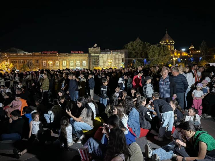 Գյումրիում սպասում են Արթուր Ալեքսանյանի եզրափակիչ գոտեմարտին (լուսանկարներ)