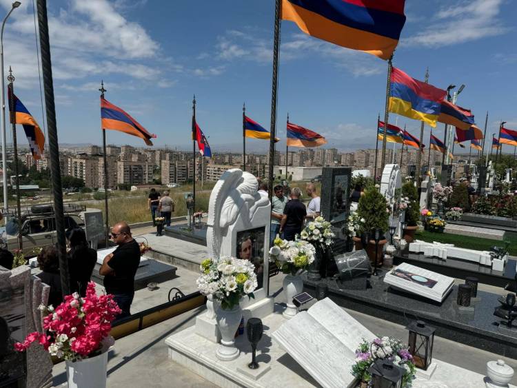 Այսօր Արցախի Մարտունու վերածննդի օրն է. մարտունեցիներն այս տարի այն նշում են Եռաբլուրում