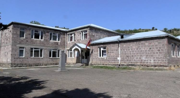Այս ուստարին Կիրանցում կմեկնարկի Ադրբեջանի հետ նոր սահմանից 40մ հեռավորության վրա կառուցված դպրոցում