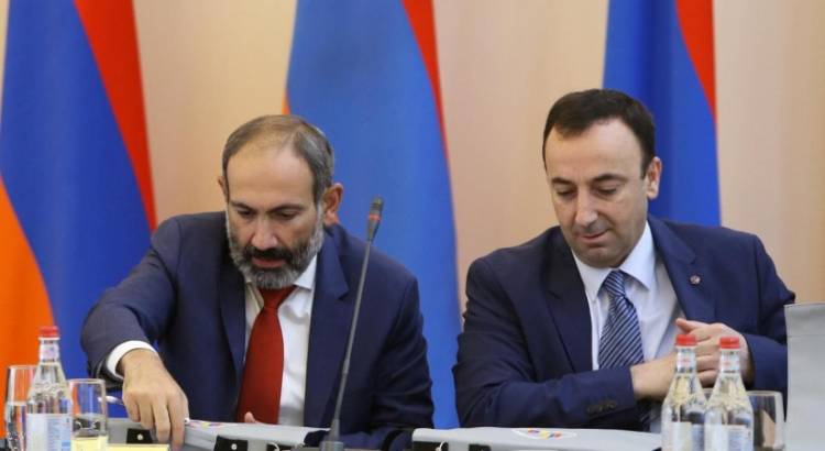Հրայր Թովմասյանը խանգարում է. «Հրապարակ»
