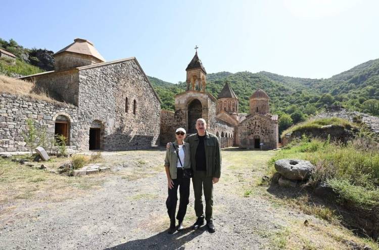 Ալիևներն այցելել են Դադիվանք․ Սուրբ Դադեի գերեզմանն ու հայկական արձանագրությունները վտանգված են
