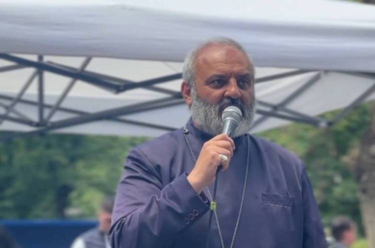 Բագրատ Սրբազանը հանդիպել է քաղաքական ուժերի հետ․ սեպտեմբերի 22-ին ամեն բան պարզ կդառնա․ «Հրապարակ»