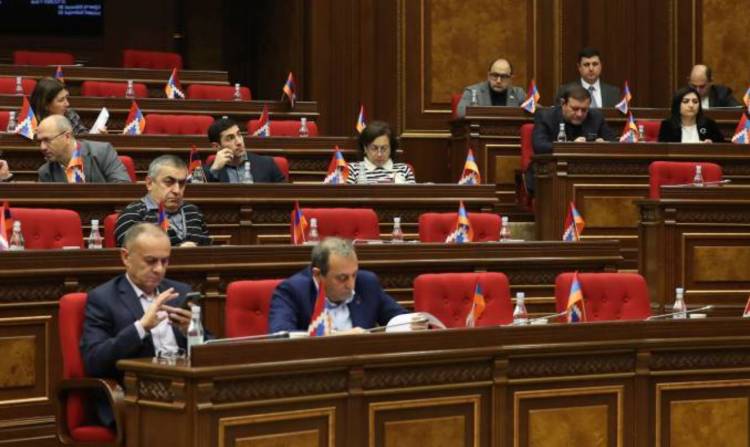 Ընդդիմադիր պատգամավորները «բարեկամ» չեն. «Հրապարակ»