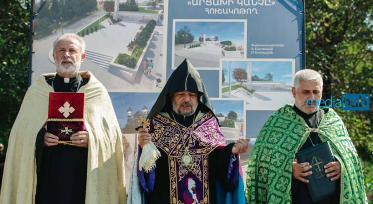 «Արցախի կանչը»՝ Եռաբլուրում. հուշակոթողը հերոսների անմահությունը խորհրդանշող վայր կդառնա (ֆոտոշարք)