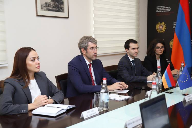 Արփի Դավոյանն ընդդեմ Գրիգոր Մինասյանի․ «Հրապարակ»