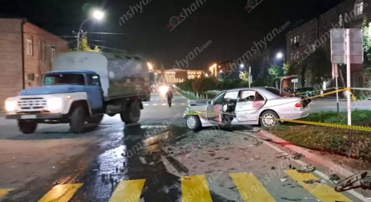 Վանաձորում բախվել են «Mercedes»-ը և «Opel Zafira»-ն, վիրավnրներ կան․ Shamshyan