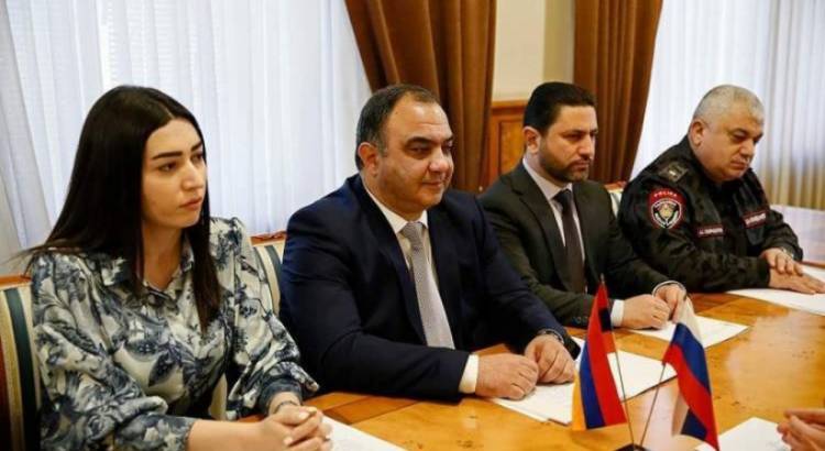 Արփինեն էլ կապ ունի նախկինների հետ․ «Հրապարակ»