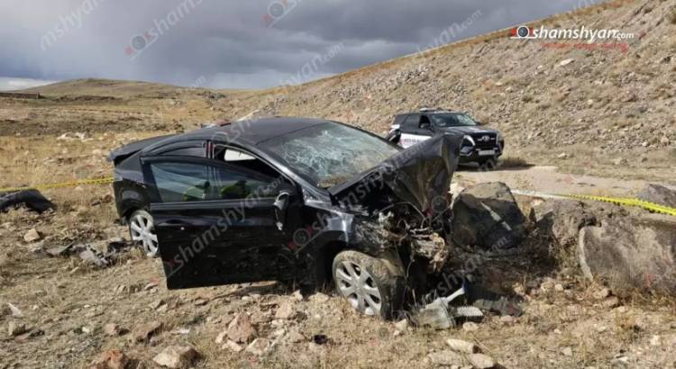 «Hyundai»-ն բախվել է հողաթմբերին ու հայտնվել դաշտում, բժիշկները պայքարում են վիրավորի կյանքի համար. Shamshyan