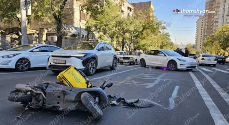 Երևանում բախվել են «Tesla»-ն ու մոպեդը, մոպեդավարը տեղափոխվել է հիվանդանոց. Shamshyan