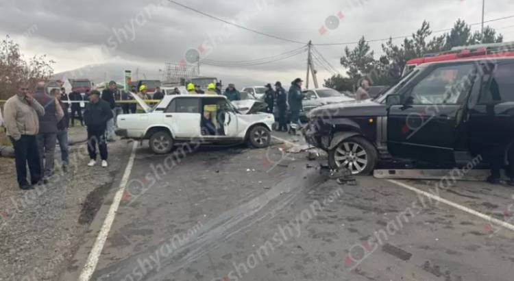 Ուշիի ոլորաններում բախվել են «Range Rover»-ն ու «ՎԱԶ 2107»-ը, կան 1 զոh ու 1 վիրավnր․ Shamshyan