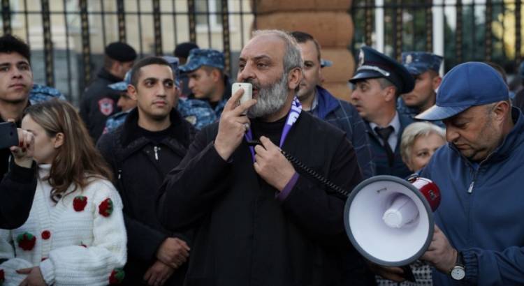 Բագրատ Սրբազանը վերադարձել է Հայաստան