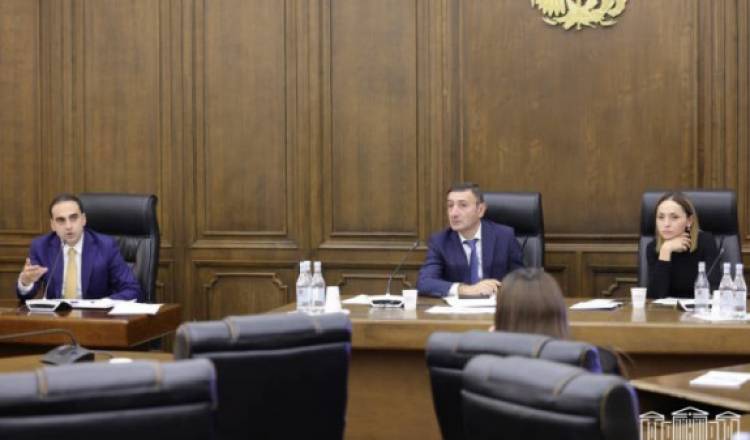 Փողի «բազառ»՝ քաղաքապետի եւ նախարարի միջեւ․ «Հրապարակ»
