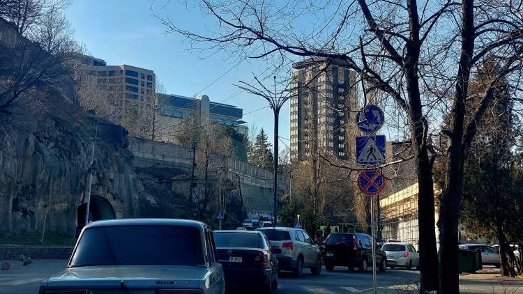 Հրազդանի կիրճում մեքենաների կուտակումներ են, ճանապարհը երկկողմանի փակ է․ վարորդներ՝ շրջանցեք