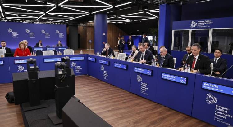 Փաշինյանը մասնակցել է «Տնտեսական անվտանգություն» թեմայով կլոր-սեղան քննարկմանը