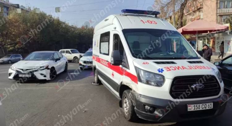 Երևանում բախվել են շտապօգնության «Ford Transit»-ն ու «Toyota»-ն. Shamshyan