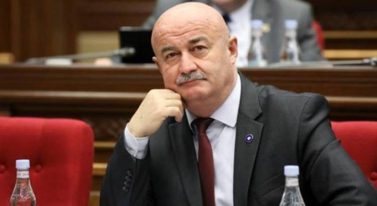 Հովիկ Աղազարյանը անհարմար դրության մեջ է դրել Նիկոլ Փաշինյանին. «Ժողովուրդ»