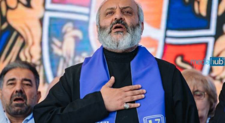 Սրբազանից ի՞նչ կա