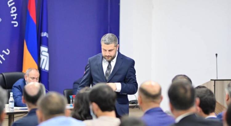 ՔՊ-ական Արմեն Փամբուխչյանը խոսել է Հակոբ Հակոբյանի, Մհեր Սեդրակյանի որդիների հետ հարաբերությունների մասին