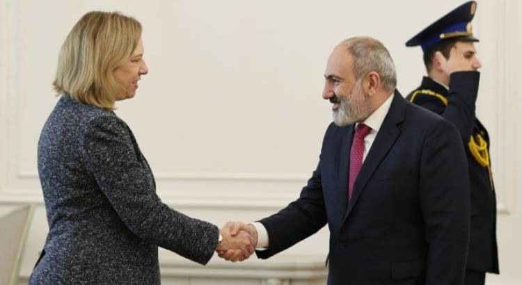Պետական ռեկետի «ֆլեշ-մոբը» կասեցրել է ԱՄՆ դեսպանը. «Հրապարակ»