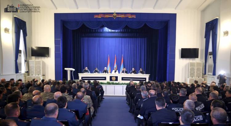 ՆԳ նախարարը Ոստիկանության անձնակազմի հետ օպերատիվ խորհրդակցություն է անցկացրել