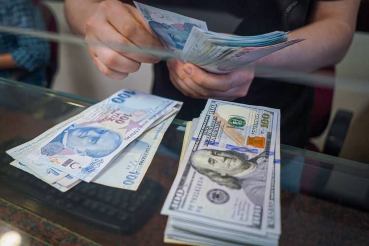 Դոլարն ու եվրոն նվազել են, ռուբլին ևս արժեզրկվել է. փոխարժեքն այսօր