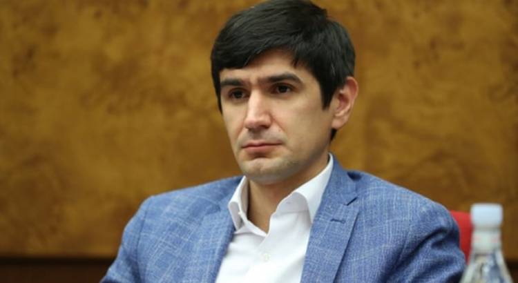 Փաշինյանը Արագածոտնի մարզպետին 1 շաբաթ արձակուրդ է տրամադրել․ մարզպետի օգնականը ձերբակալվել էր